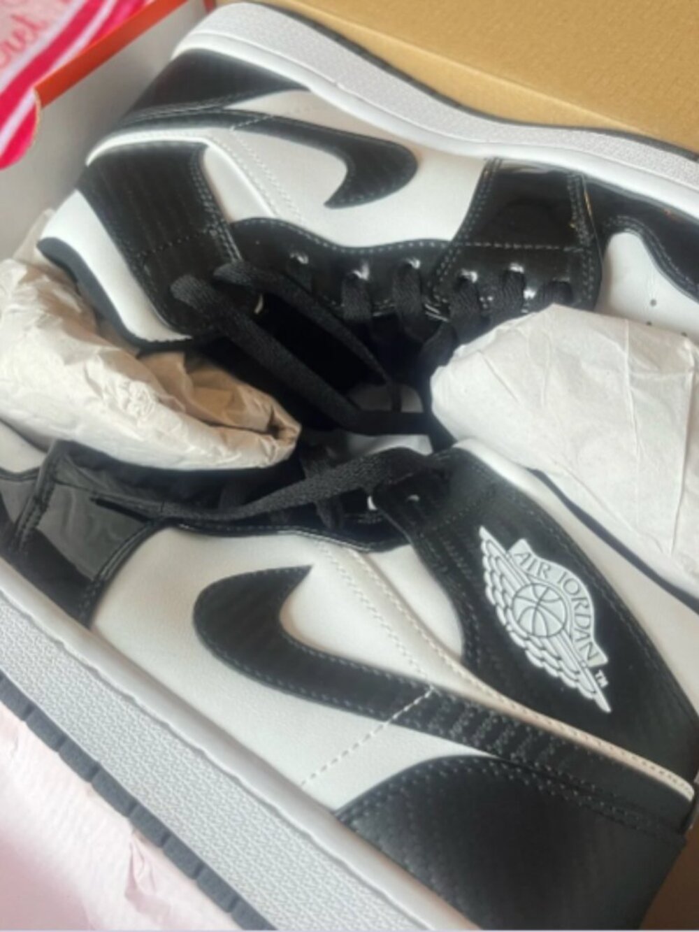 NEW air Jordan 1 Low-Top Sneakers in Black & White size 9 Patton leather.